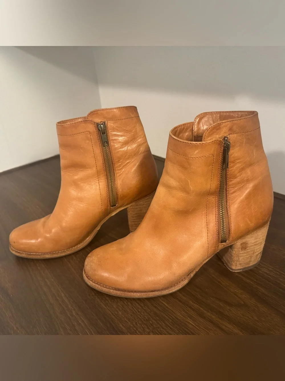 Frye Women’s Leather Ankle Booties Tan Cognac Double Side Zip Block Heel Size 9B